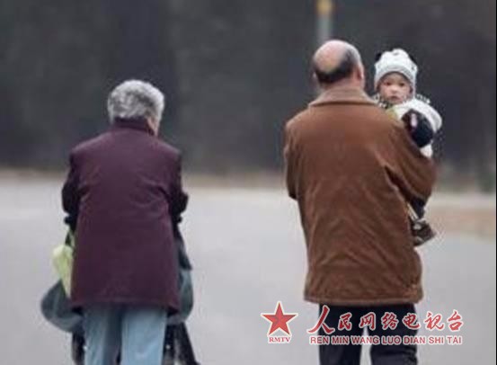这些偷懒的带娃方式,正在悄悄伤害你的孩子,爸爸妈妈们要警惕! 这些偷懒的带娃方式,正在悄悄伤害你的孩子,爸爸妈妈们要警惕!