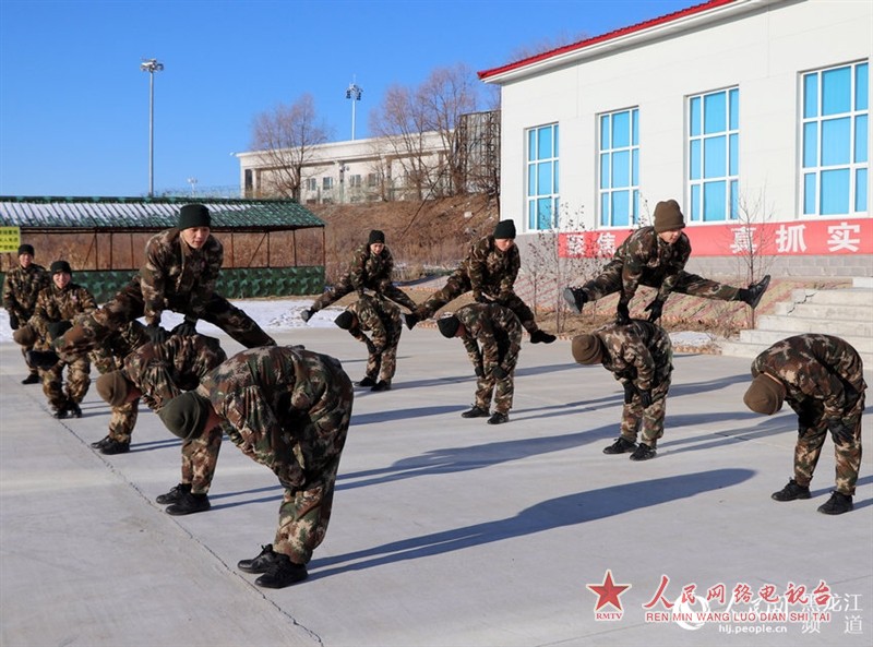 黑河市森林消防支队开展冬季练兵活动。王超摄