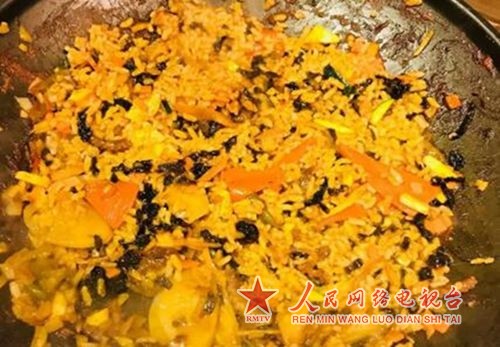 1545805336438082.jpg 原来用韩式锅剩汤炒饭可以这么好吃6.jpg